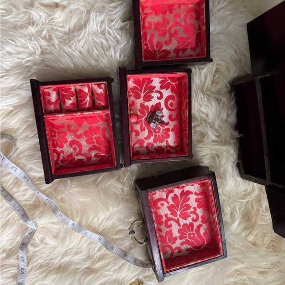 Vintage Wooden Jewelry Box with Brass Accents - Picture 7 of 8